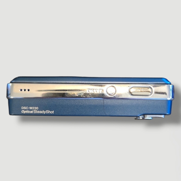 Sony Cyber-shot Blue Digital Camera Bundle - Picture 6 of 16